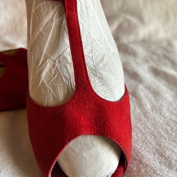 Comme Il Faut 37 red suede peep toe t-strap pointed heel cage red 3.5” heel. - Picture 2 of 4